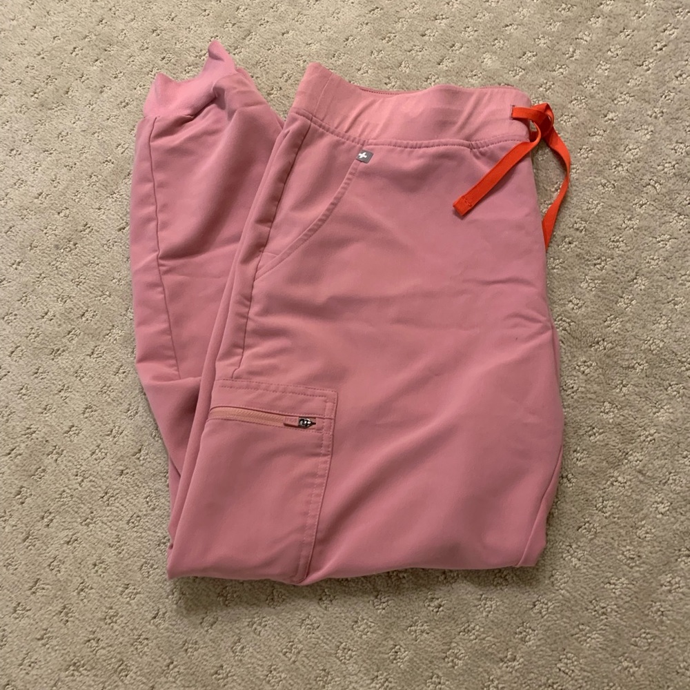 Figs Zamora Chalk Pink size large